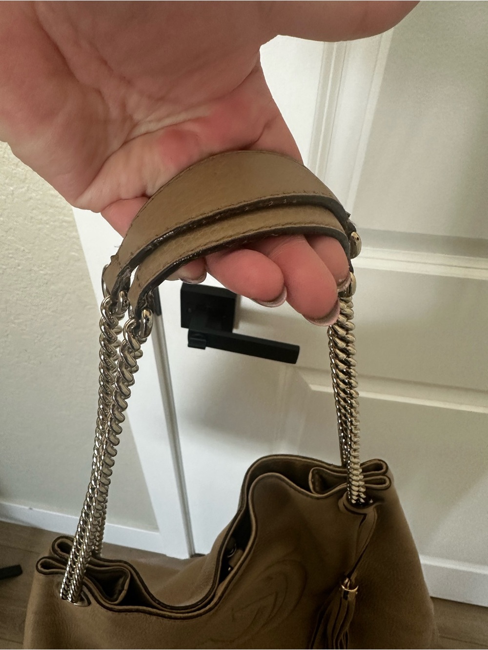 Gucci Tan Leather Shoulder Bag with Chain Straps and Tassel - Picture 4 of 13